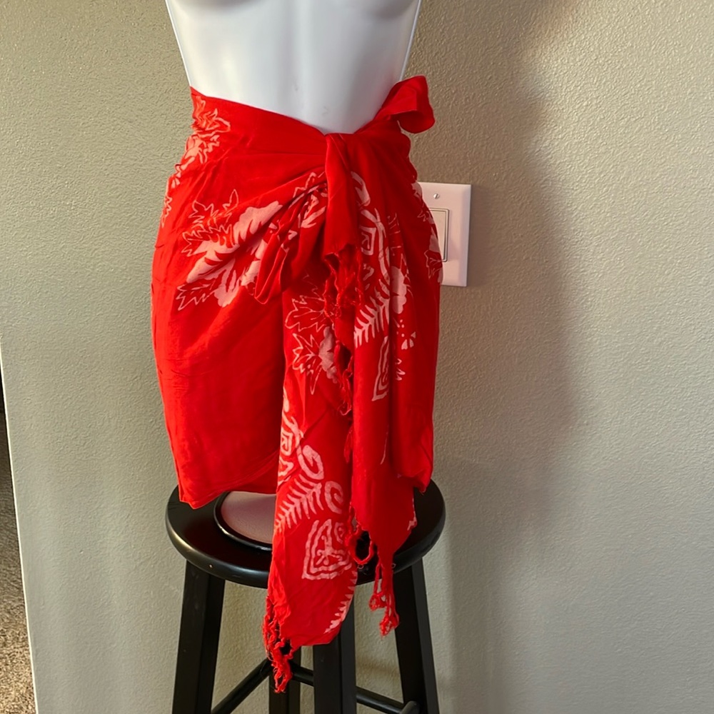 Short hibiscus sarong